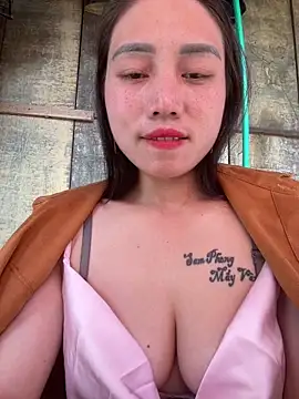 Snapshot of chipp-bong chatting on March 1, 2026, 2:44 am chipp-bong online show from March 1, 2026, 2:44 am