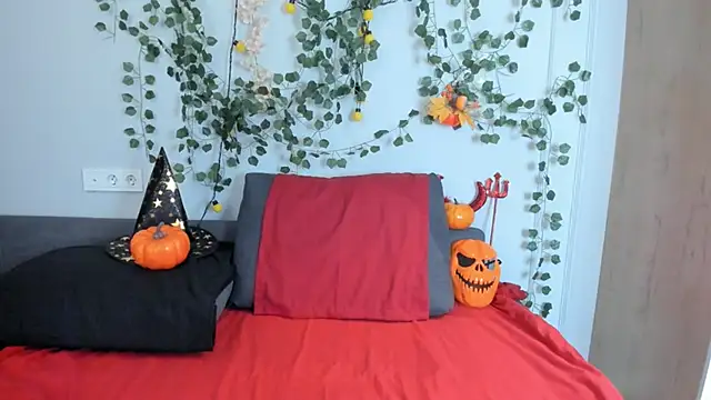 heexhia online show from November 3, 2025, 1:22 am