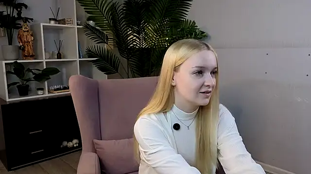 Snapshot of KrishnaSimmons chatting on September 11, 2025, 9:53 am KrishnaSimmons online show from September 11, 2025, 9:53 am