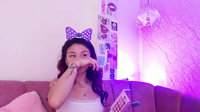 april bennett online show from October 21, 2025, 12:26 pm