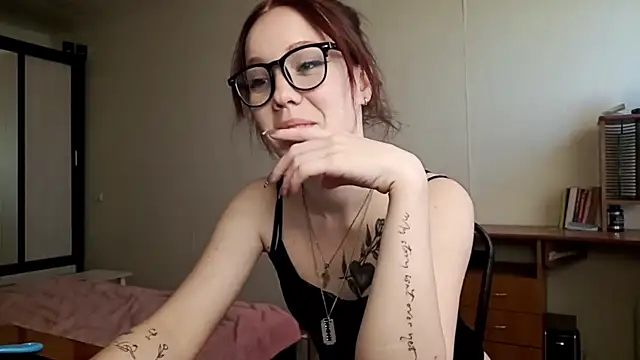 Snapshot of KittyJenny chatting on October 1, 2025, 1:15 pm KittyJenny online show from October 1, 2025, 1:15 pm