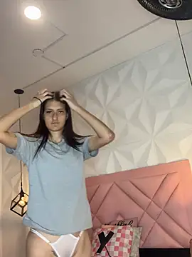 Caroline daring online show from May 21, 2026, 1:52 pm