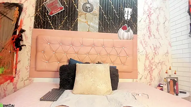 Snapshot of Caroline_daring chatting on October 21, 2025, 2:38 pm Caroline daring online show from October 21, 2025, 2:38 pm