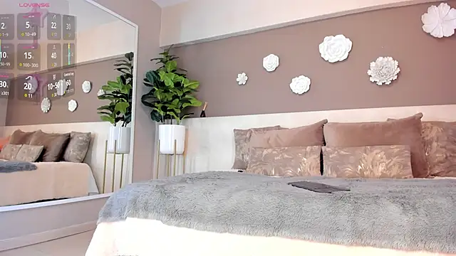 VictoriaShelby online show from February 17, 2026, 12:02 pm