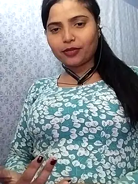 Hot-Pooja25 online show from February 8, 2026, 1:53 pm