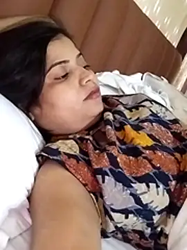 Hot-Pooja25 online show from April 1, 2026, 7:20 am