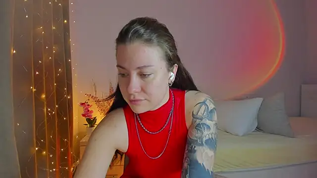 MiaKhallirae online show from December 16, 2025, 5:22 am