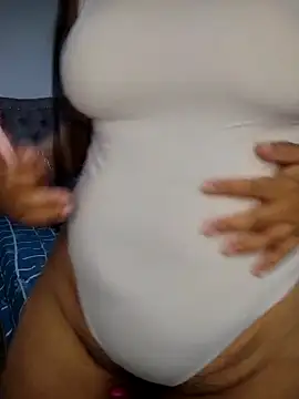 ellafrost-1 online show from October 24, 2025, 3:11 pm