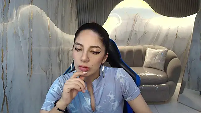 Snapshot of nadia_r_ chatting on July 18, 2026, 7:44 pm nadia r online show from July 18, 2026, 7:44 pm