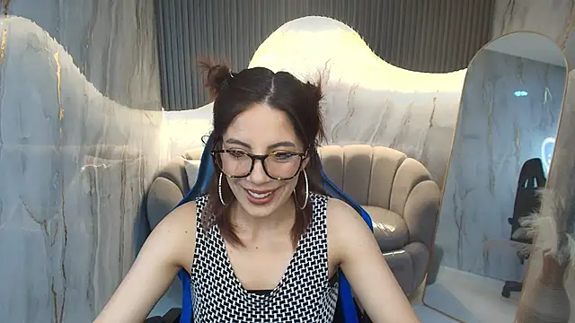 Snapshot of nadia_r_ chatting on June 20, 2026, 7:41 pm nadia r online show from June 20, 2026, 7:41 pm