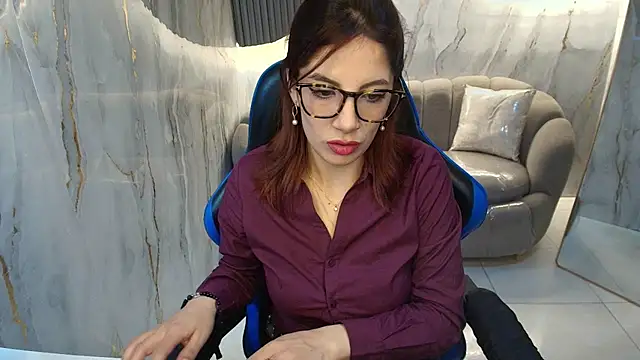 Snapshot of nadia_r_ chatting on July 17, 2026, 7:44 pm nadia r online show from July 17, 2026, 7:44 pm