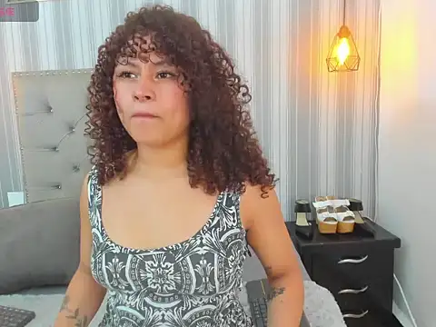 Sofiapassionne online show from February 17, 2026, 5:54 pm