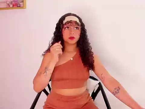 Sofiapassionne online show from November 12, 2025, 1:04 pm