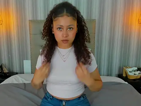 Snapshot of Sofiapassionne chatting on April 14, 2026, 1:38 pm Sofiapassionne online show from April 14, 2026, 1:38 pm