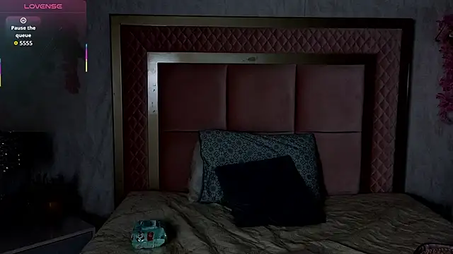 Snapshot of RobinBennett chatting on February 6, 2026, 12:12 pm RobinBennett online show from February 6, 2026, 12:12 pm