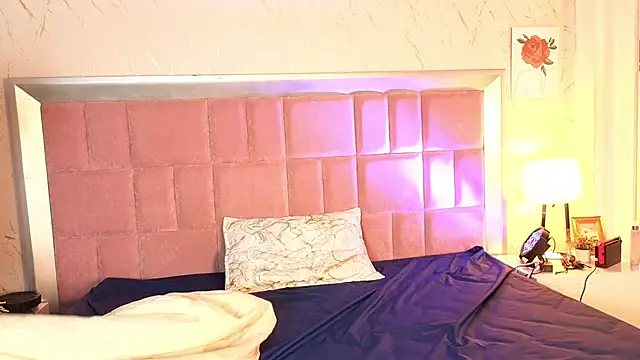 Snapshot of RobinBennett chatting on February 11, 2026, 12:27 pm RobinBennett online show from February 11, 2026, 12:27 pm