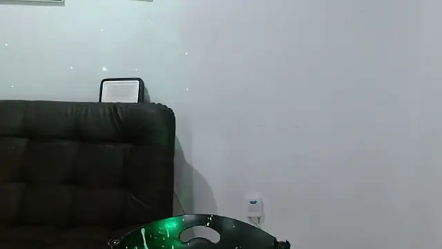 Snapshot of Megan_juicy_ chatting on October 8, 2025, 1:40 am Megan juicy online show from October 8, 2025, 1:40 am