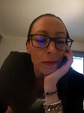 Astrid3 online show from September 28, 2025, 8:49 pm