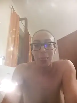 Astrid3 online show from October 23, 2025, 7:12 pm