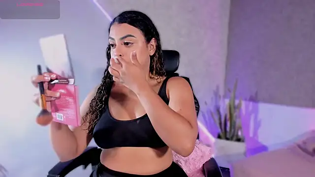 Salomeferreira  online show from November 15, 2025, 4:22 pm