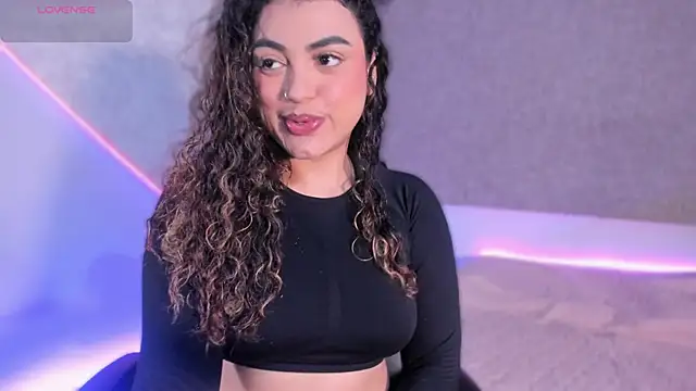 Salomeferreira  online show from November 17, 2025, 4:11 pm