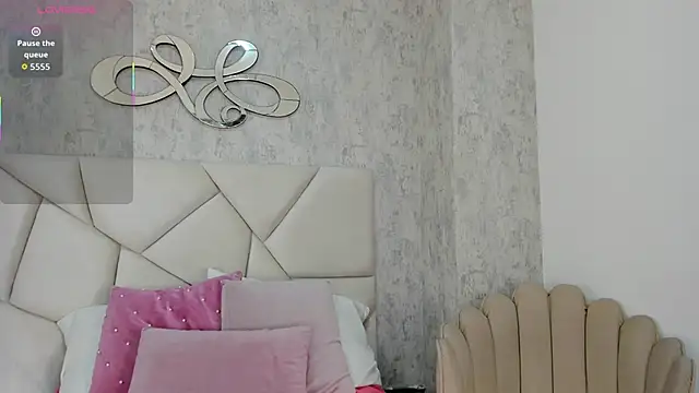 Skylerwhite02 online show from October 29, 2025, 7:57 pm