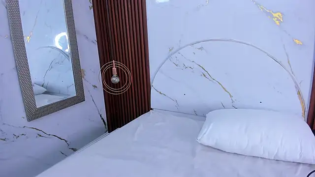 marianarey1  online show from November 28, 2025, 8:20 pm