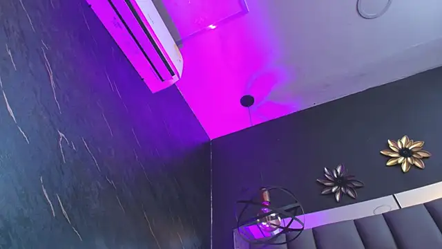 kissme luna online show from November 5, 2025, 7:06 pm