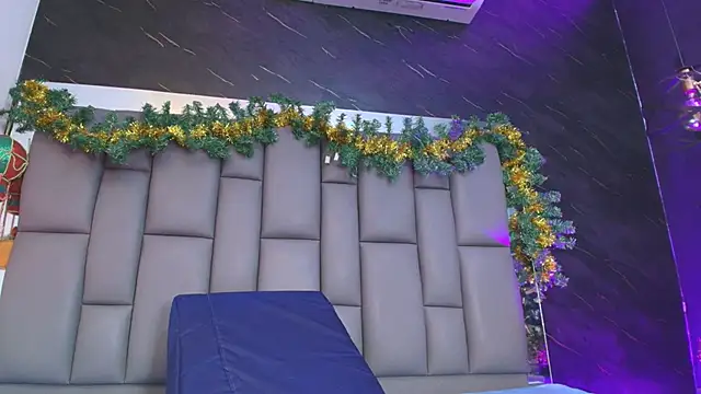 kissme luna online show from December 5, 2025, 7:01 pm