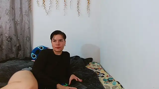 Snapshot of AmbarAndValery chatting on October 12, 2025, 4:36 am AmbarAndValery online show from October 12, 2025, 4:36 am