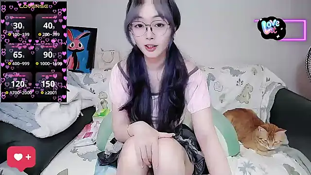 baby-yaya20 online show from October 28, 2025, 6:07 pm