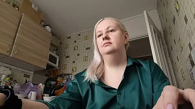 Feyrinn online show from June 18, 2026, 3:27 am