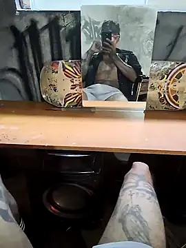 Snapshot of ElRompeponchi chatting on November 25, 2025, 3:12 pm ElRompeponchi online show from November 25, 2025, 3:12 pm