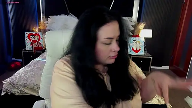 SerahMirabeli online show from April 3, 2026, 12:33 pm