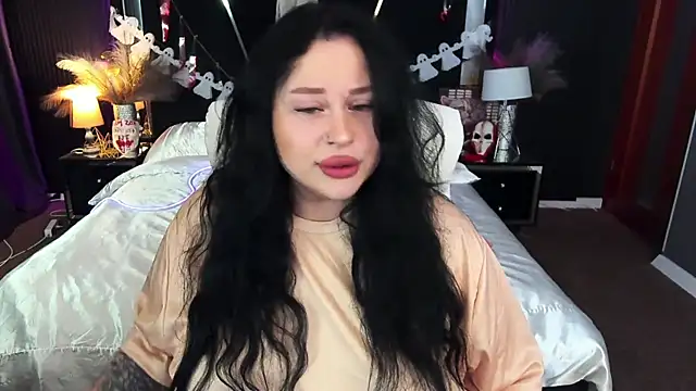 SerahMirabeli online show from November 1, 2025, 8:25 pm