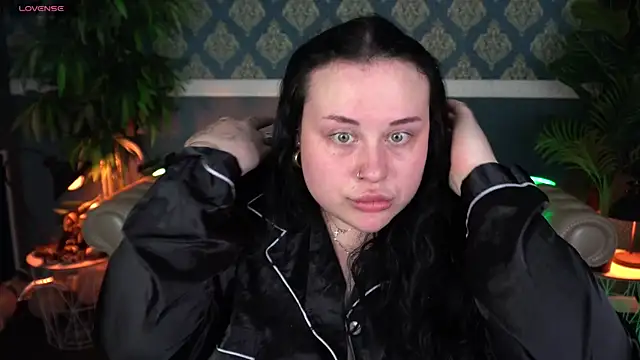 SerahMirabeli online show from April 6, 2026, 6:53 pm