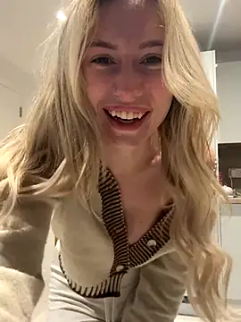 SexySaraxxoo online show from December 21, 2025, 12:07 pm