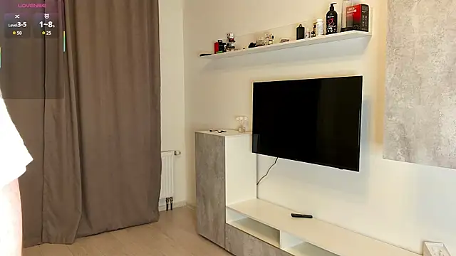 Sugarpeaach online show from February 14, 2026, 2:12 am