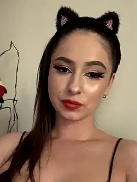 SunnyDane online show from November 11, 2025, 1:39 pm