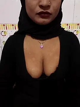 Snapshot of Itz_Mayra_ chatting on November 28, 2025, 10:37 am Itz Mayra online show from November 28, 2025, 10:37 am