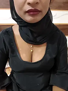 Snapshot of Itz_Mayra_ chatting on October 21, 2025, 7:41 am Itz Mayra online show from October 21, 2025, 7:41 am