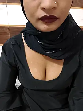 Snapshot of Itz_Mayra_ chatting on November 2, 2025, 7:02 am Itz Mayra online show from November 2, 2025, 7:02 am