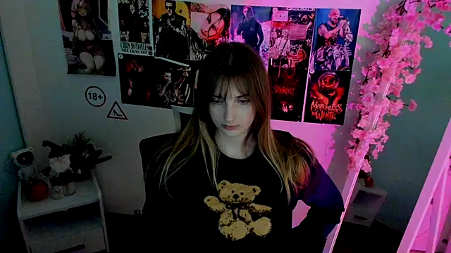 Snapshot of NeyliDream chatting on December 18, 2025, 1:37 pm NeyliDream online show from December 18, 2025, 1:37 pm