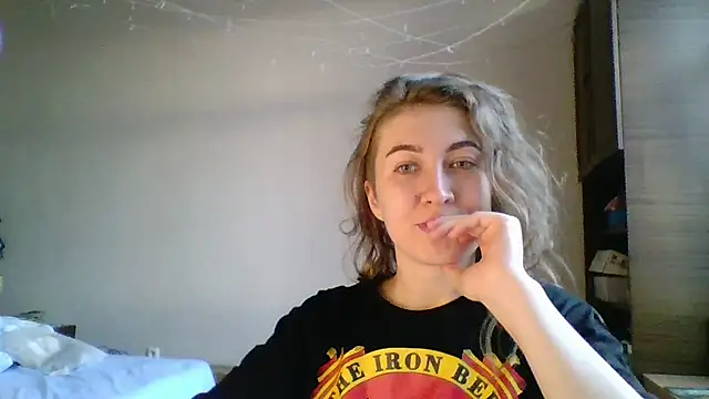 Snapshot of Mireeina chatting on July 19, 2026, 6:26 pm Mireeina online show from July 19, 2026, 6:26 pm
