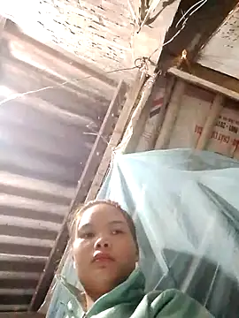 Snapshot of Huyen_x chatting on December 3, 2025, 1:17 am Huyen x online show from December 3, 2025, 1:17 am