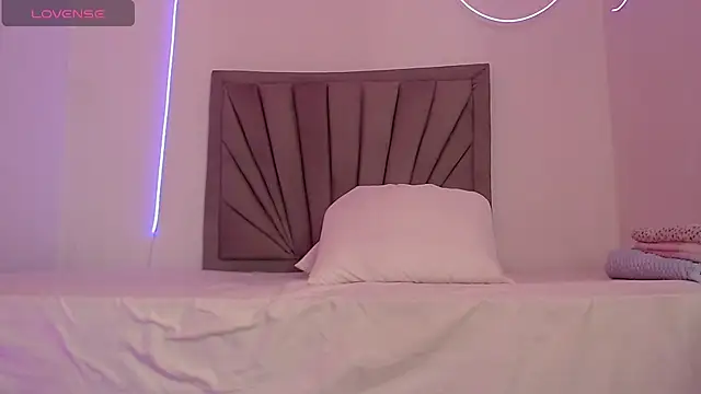 Snapshot of Fiorela_1 chatting on April 14, 2026, 11:48 am Fiorela 1 online show from April 14, 2026, 11:48 am