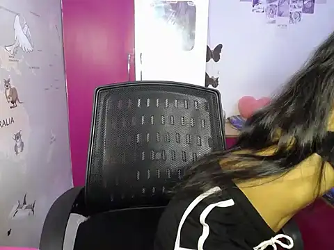 Snapshot of harleen-cam chatting on September 23, 2025, 5:36 am harleen-cam online show from September 23, 2025, 5:36 am