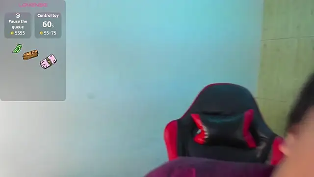 Snapshot of susan_mooree chatting on April 7, 2026, 8:43 pm susan mooree online show from April 7, 2026, 8:43 pm