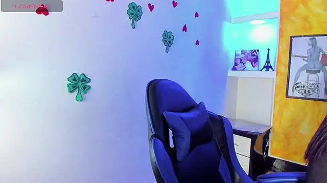 Snapshot of susan_mooree chatting on April 1, 2026, 9:01 pm susan mooree online show from April 1, 2026, 9:01 pm