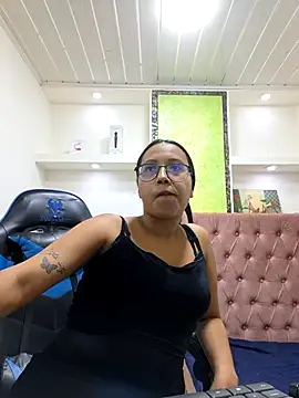 susan mooree online show from November 7, 2025, 7:07 pm